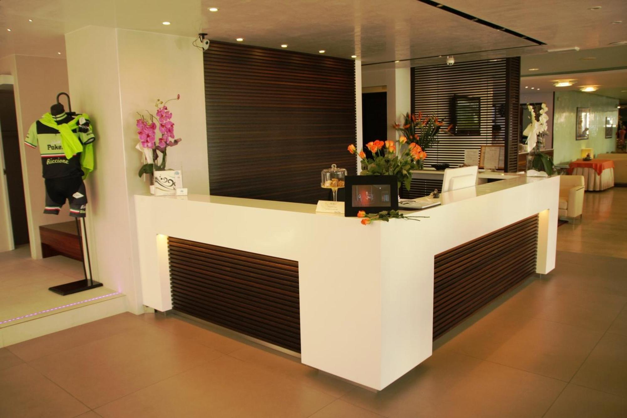 Hotel Poker ริชชิโอเน ภายนอก รูปภาพ